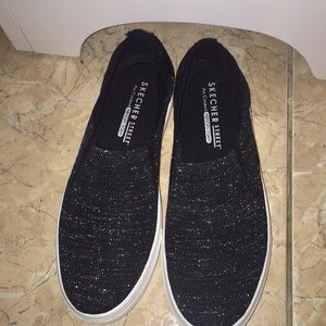 I’m selling theseSkecher street Air!!!